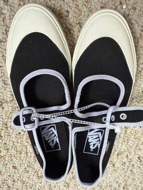 Vans Black and White Mary Jane Loafers with Buckle Strap size 5 new without tag